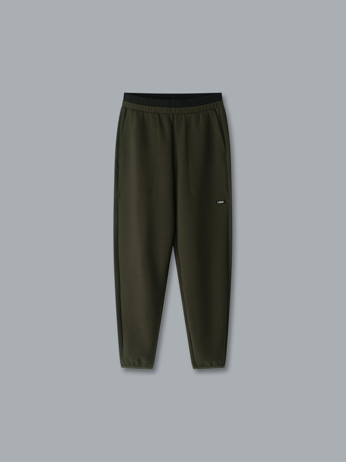ESSENTIAL Trackpant Olive