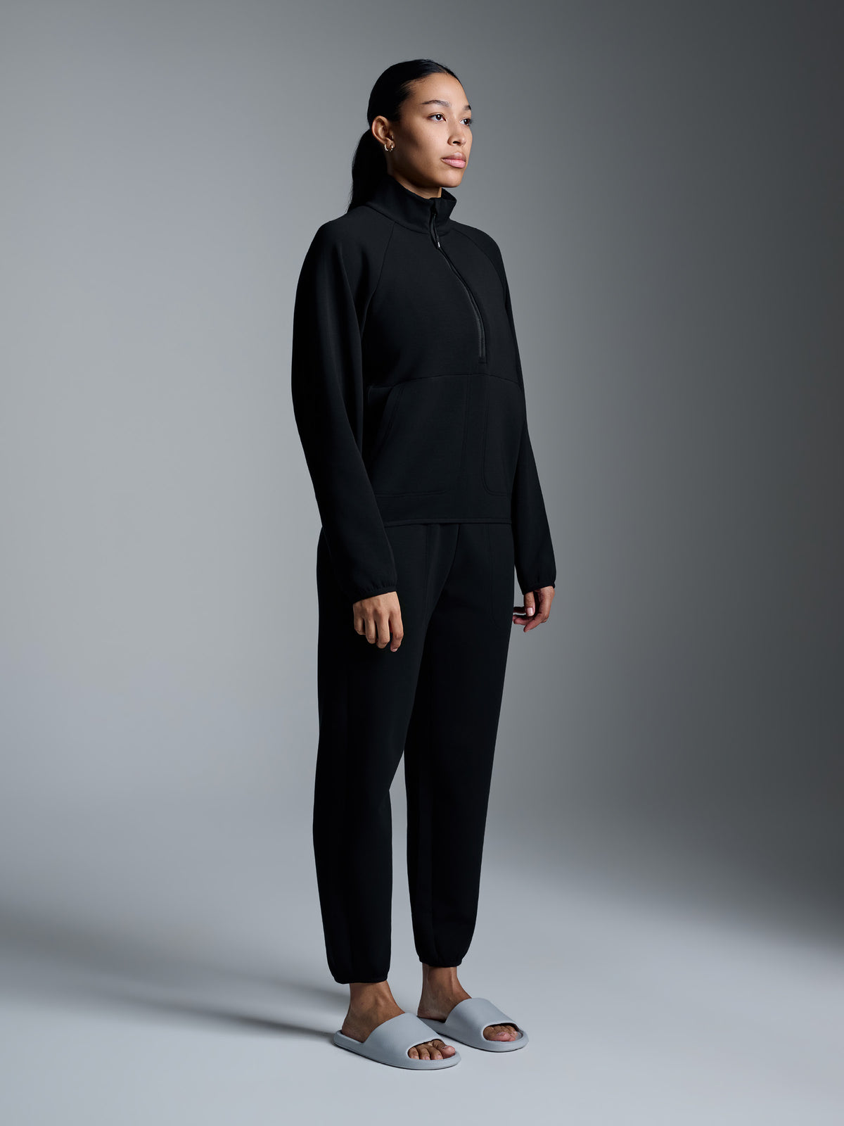 ESSENTIAL Half Zip Black