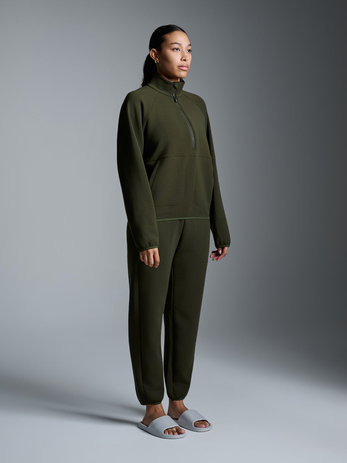 ESSENTIAL Half Zip Olive