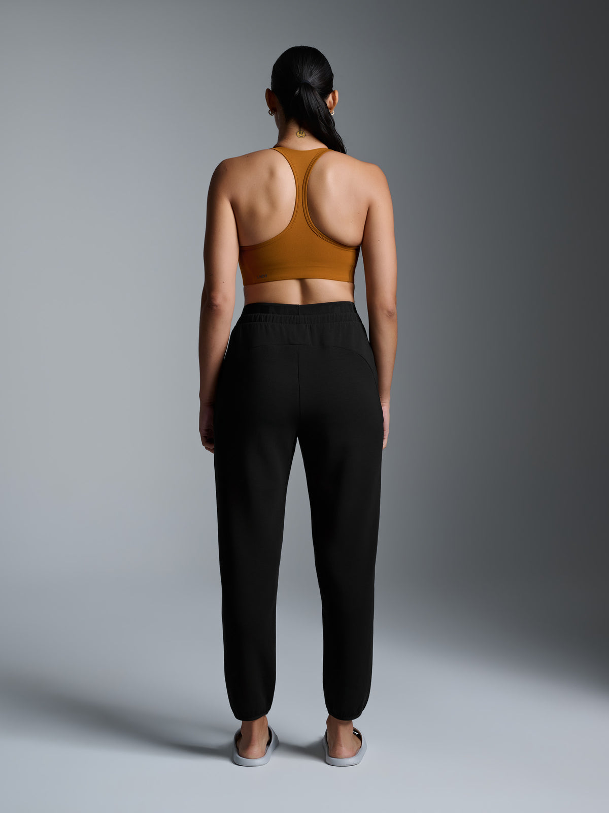 ESSENTIAL Trackpant Black