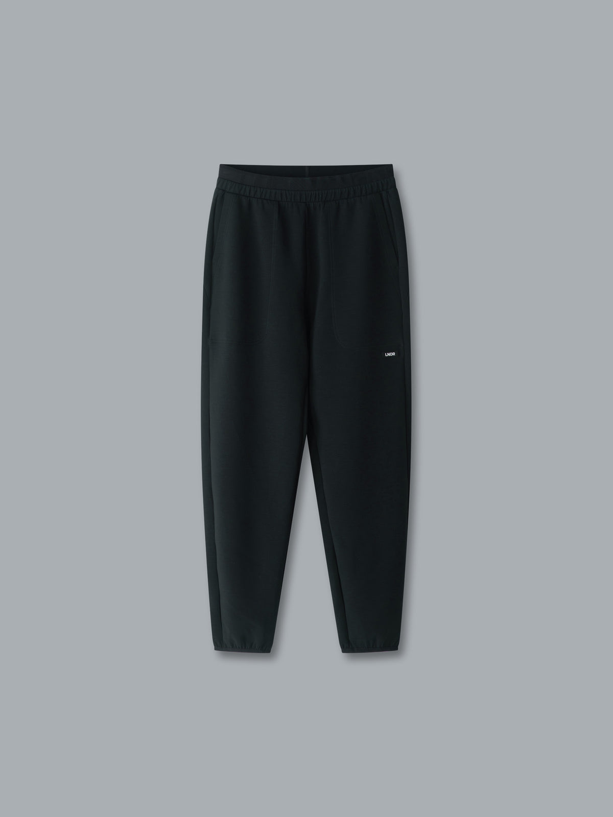 ESSENTIAL Trackpant Black